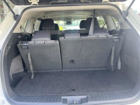 Used 2021 Toyota Highlander L FWD image 10
