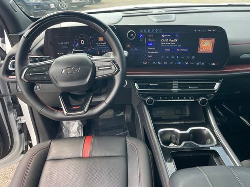 Used 2025 Chevrolet Traverse RS w/ LPO, Floor Liner Package AWD/4WD image 4