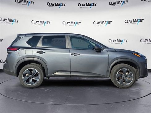 Used 2024 Nissan Rogue SV image 6