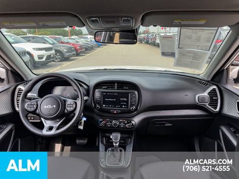 Used 2025 Kia Soul LX w/ LX Technology Package FWD image 15