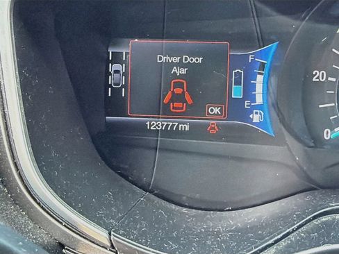 Used 2019 Ford Fusion SE FWD image 14