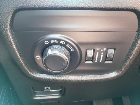 Used 2023 Jeep Grand Cherokee Altitude AWD/4WD image 30