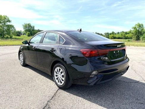 Used 2024 Kia Forte LX FWD image 3