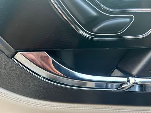 Used 2025 Lincoln Corsair Premiere image 10