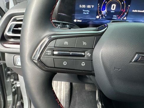 Used 2025 Chevrolet Traverse RS FWD image 31