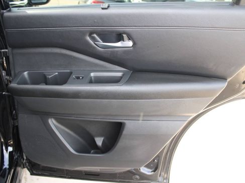 Used 2024 Nissan Pathfinder SL AWD/4WD image 9