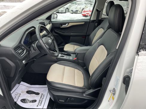 Certified 2022 Ford Escape Titanium w/ Titanium Elite Package image 18