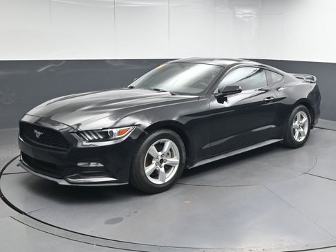 Used 2015 Ford Mustang Coupe image 4