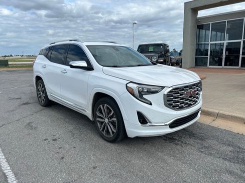 Used 2018 GMC Terrain Denali w/ Comfort Package FWD image 3