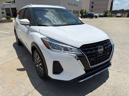Used 2023 Nissan Kicks SV FWD image 4