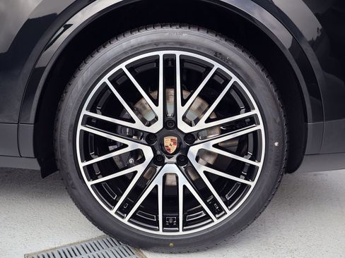 New 2026 Porsche Cayenne image 28