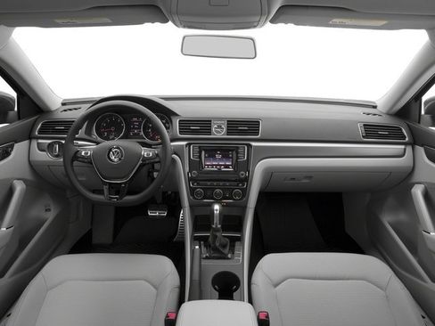 Used 2018 Volkswagen Passat 2.0T R-Line FWD image 8