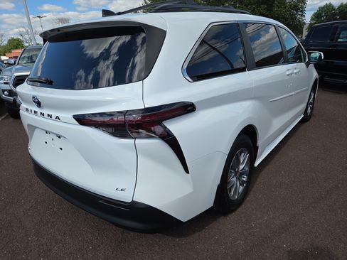 Certified 2025 Toyota Sienna LE w/ LE Plus Package AWD/4WD image 3