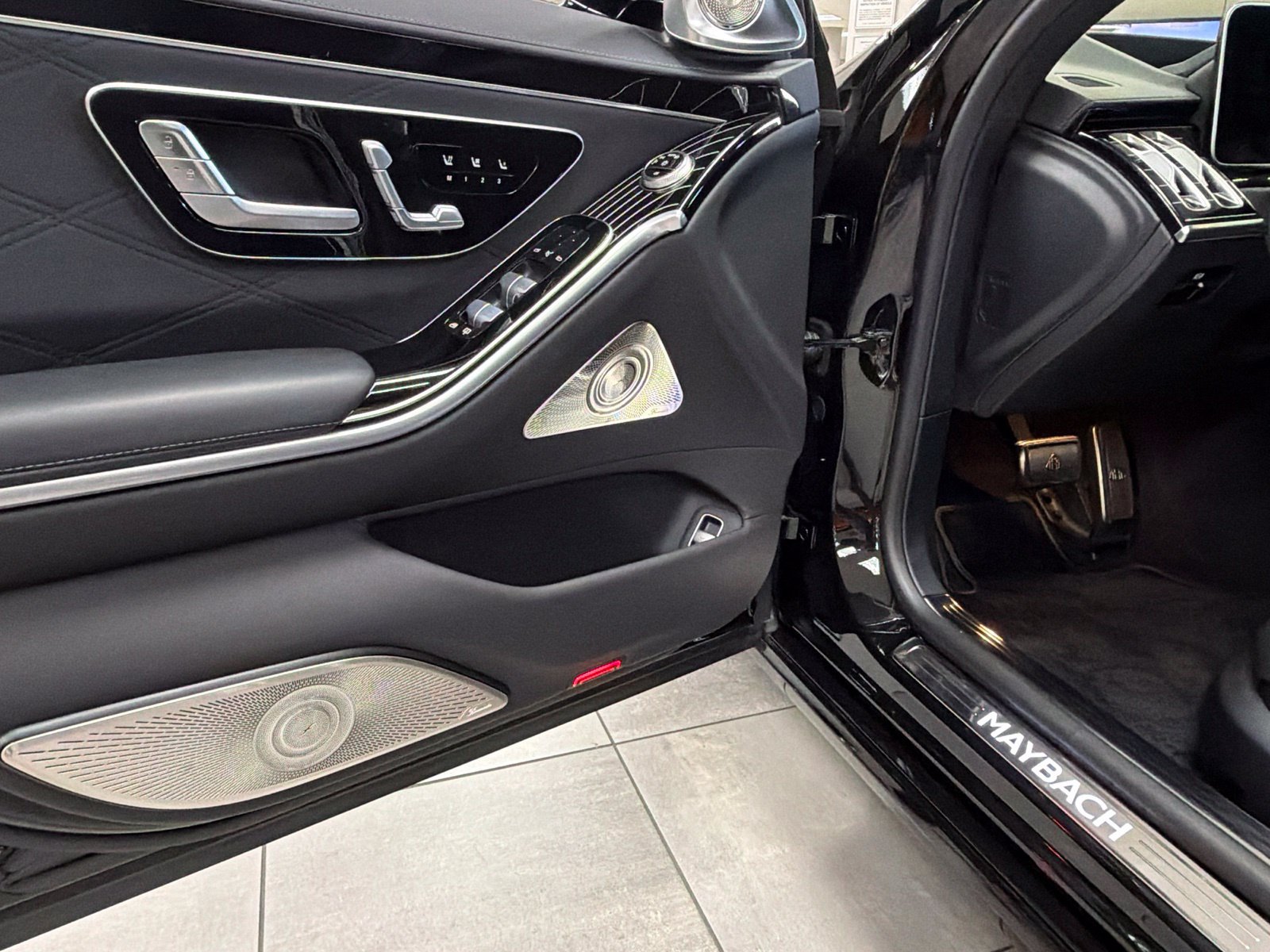 Certified 2025 Mercedes-Benz Maybach S 580 4MATIC image 10