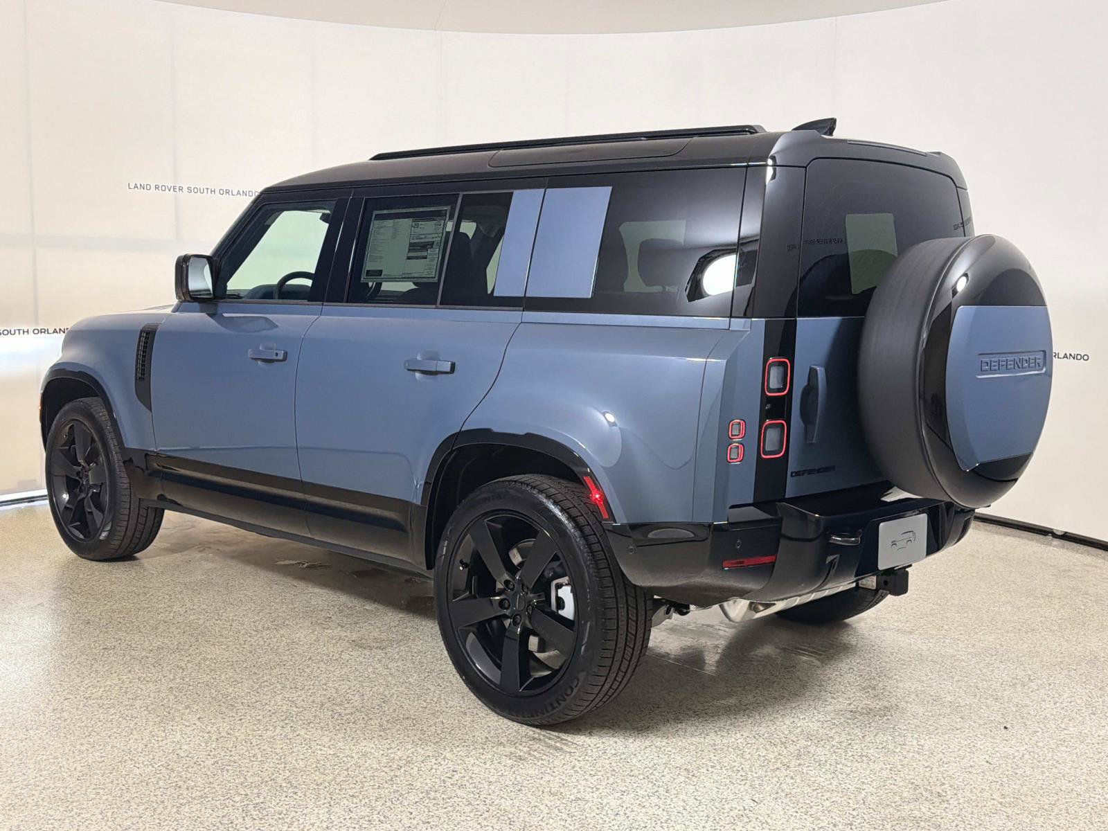 New 2026 Land Rover Defender 110 X-Dynamic SE AWD/4WD image 3