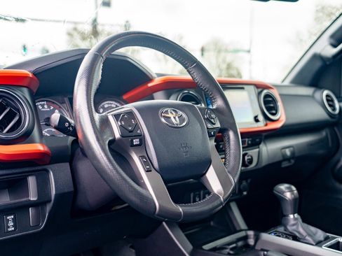 Used 2016 Toyota Tacoma TRD Sport w/ Premium & Technology Package image 14