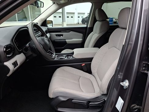 Used 2023 Honda Pilot LX image 8