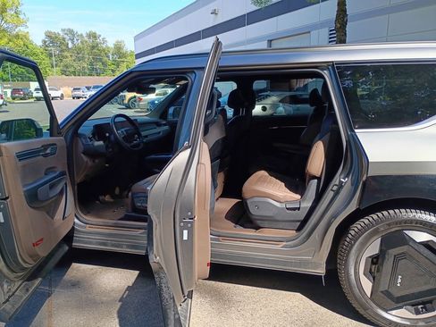 Used 2024 Kia EV9 Land AWD/4WD image 17