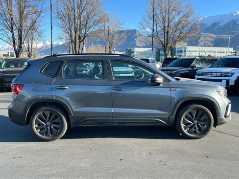 Used 2022 Volkswagen Taos S image 6