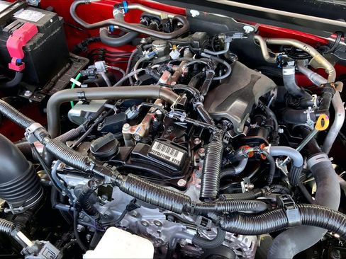 Certified 2025 Toyota Tacoma SR5 image 30