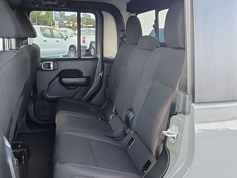 Used 2021 Jeep Gladiator Sport AWD/4WD image 24