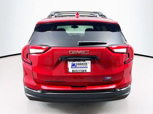 Used 2024 GMC Terrain SLE w/ Driver Convenience Package image 6