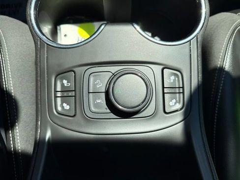 Certified 2023 GMC Terrain SLT FWD image 30
