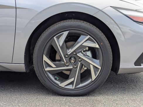 New 2025 Hyundai Elantra Limited image 7