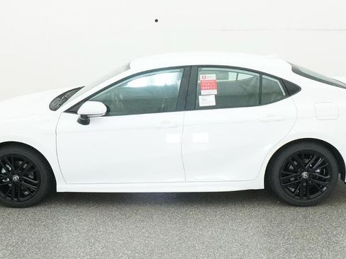Used 2026 Toyota Camry SE FWD image 41