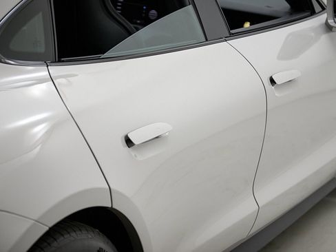 Used 2022 Porsche Taycan image 13