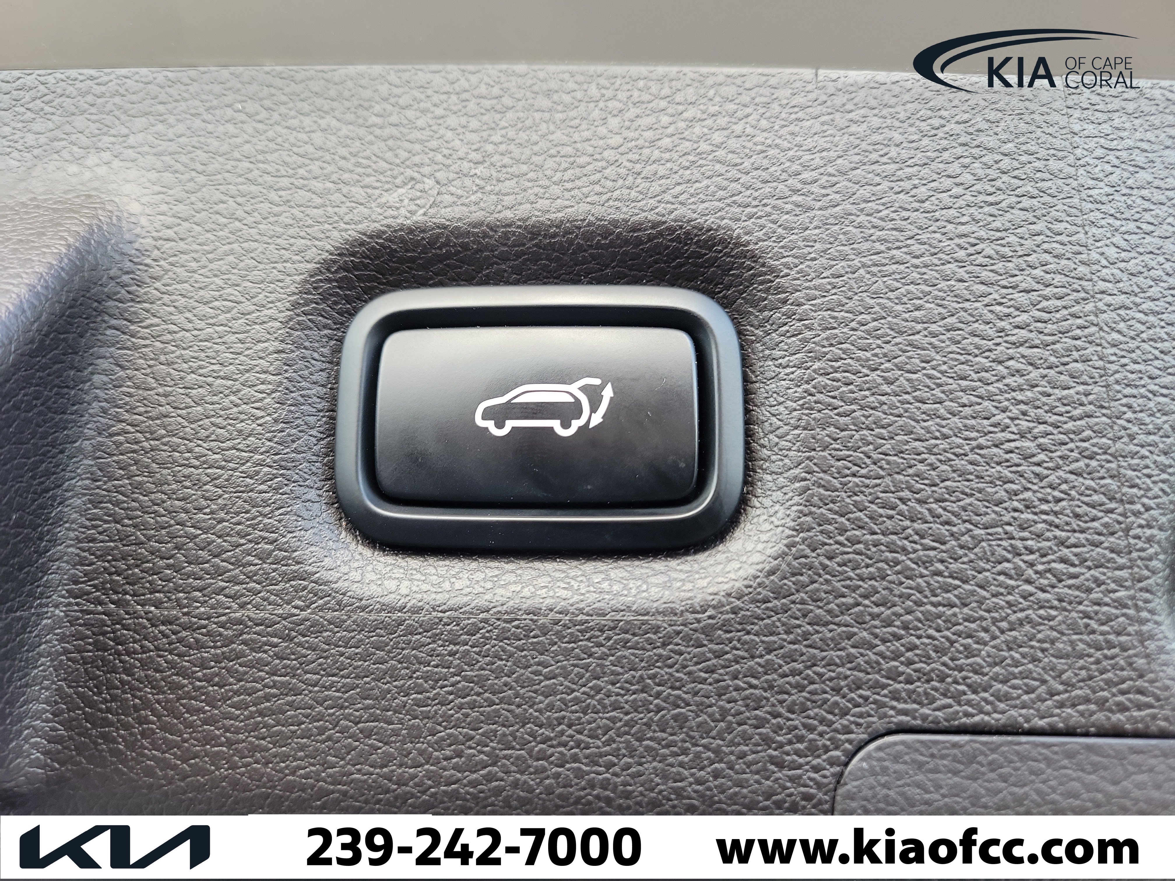 Used 2020 Hyundai Santa Fe SEL w/ Cargo Package FWD image 12