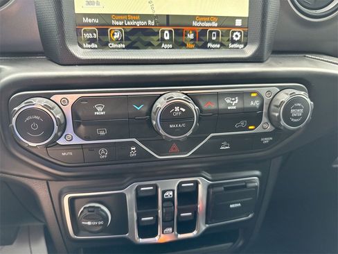 Used 2023 Jeep Gladiator Sport image 16