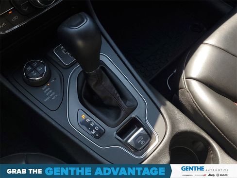Used 2020 Jeep Cherokee Trailhawk w/ Cold Weather Group image 22