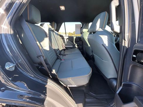 Used 2025 Toyota 4Runner Trailhunter image 29