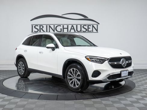 Used 2025 Mercedes-Benz GLC 300 4MATIC image 3