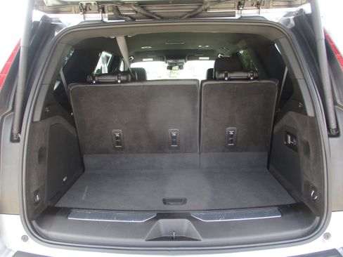 Used 2024 Cadillac Escalade Luxury image 35