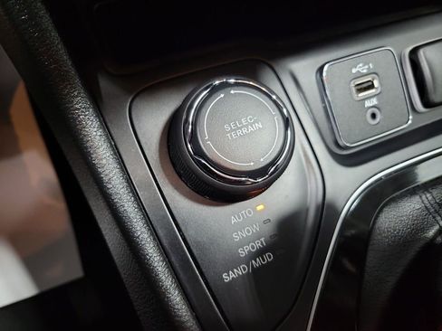 Used 2019 Jeep Cherokee Limited image 43