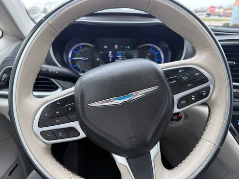 Used 2019 Chrysler Pacifica Limited w/ Advanced Safetytec Group FWD image 7
