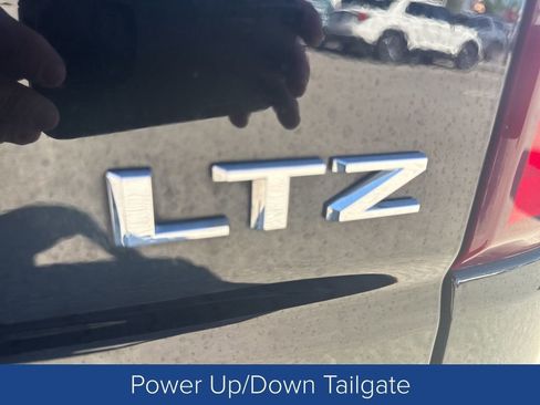 Used 2022 Chevrolet Silverado 1500 LTZ w/ Z71 Off-Road Package image 9