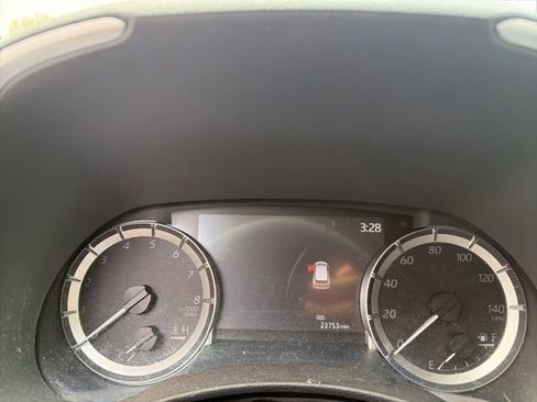 Used 2023 Toyota Highlander XLE image 12