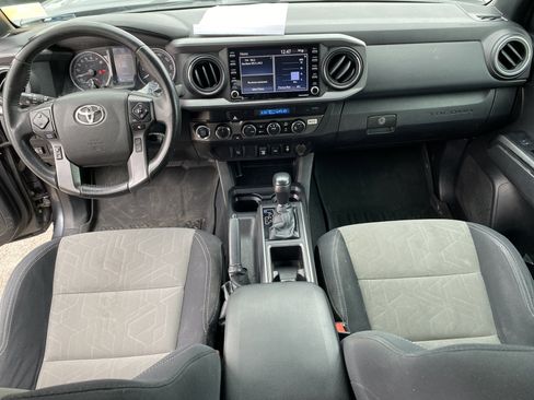 Used 2022 Toyota Tacoma TRD Off-Road AWD/4WD image 19