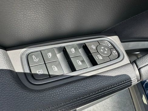 Used 2025 Porsche Cayenne E-Hybrid Coupe image 15