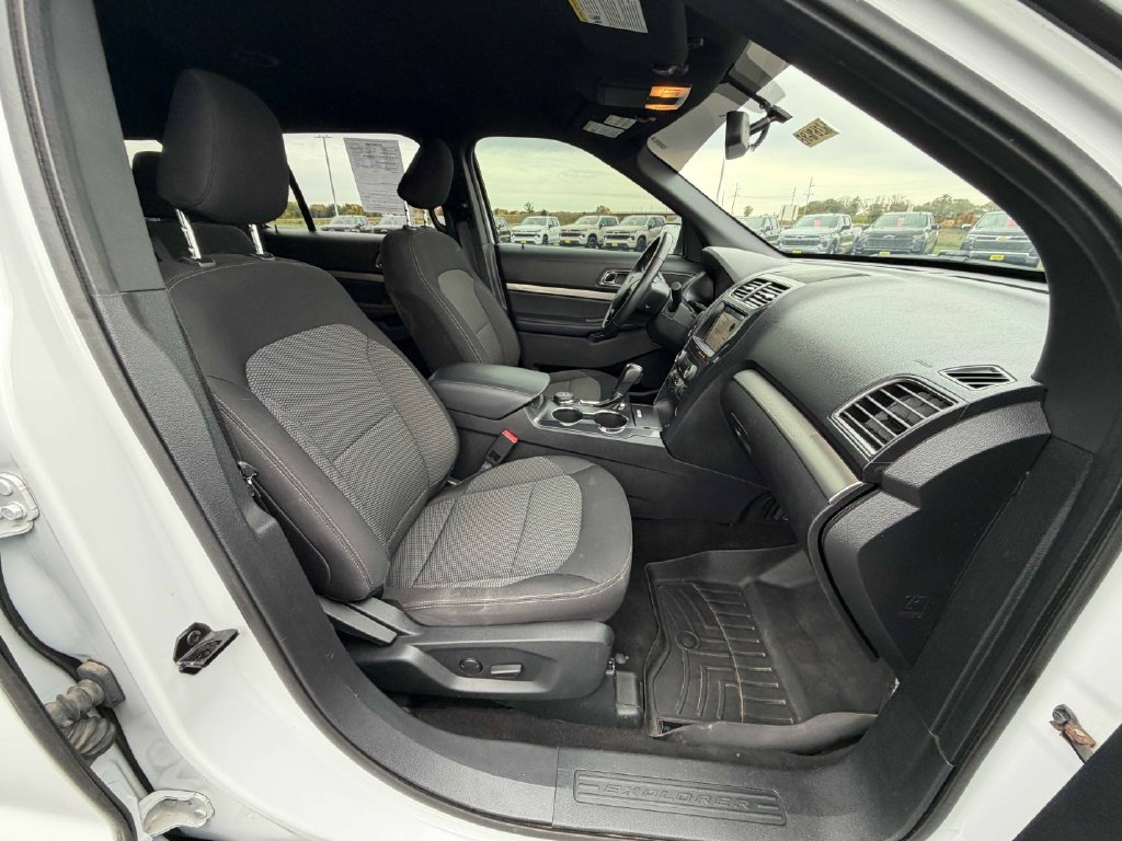 Used 2019 Ford Explorer XLT w/ Equipment Group 201A AWD/4WD image 22