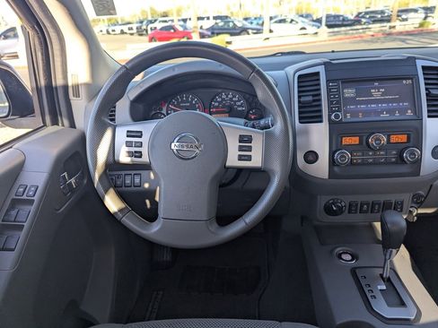 Used 2021 Nissan Frontier SV w/ Midnight Edition Floor Mats image 17