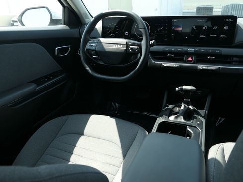 Used 2025 Kia K4 EX FWD image 21