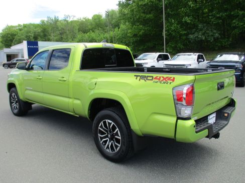 Used 2023 Toyota Tacoma TRD Sport w/ TRD Premium Sport Package AWD/4WD image 7