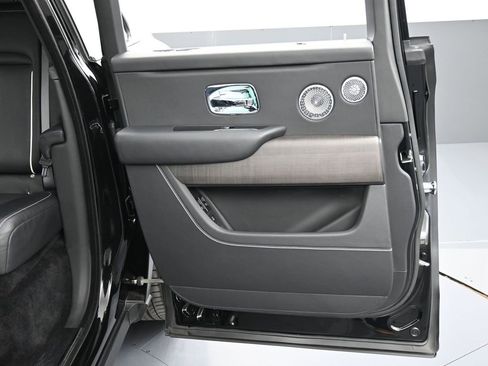 Used 2023 Rolls-Royce Cullinan w/ Technology Package image 25