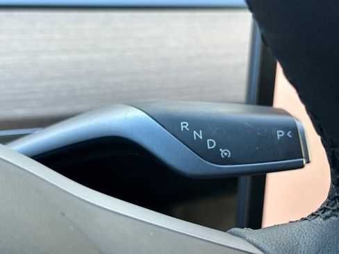 Used 2022 Tesla Model Y Long Range AWD/4WD image 26