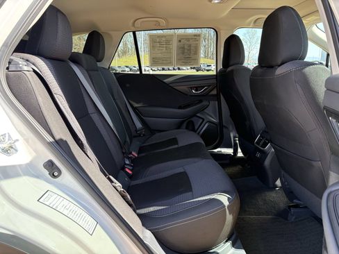 Used 2025 Subaru Outback Premium AWD/4WD image 30