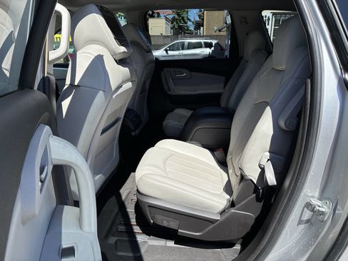 Used 2009 Chevrolet Traverse LTZ FWD image 4